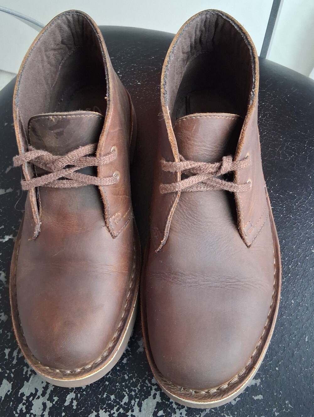 Clarks Chukka Boot, Tobacco brown leather, 7.5 W. Oiled, sanetized. Classic.